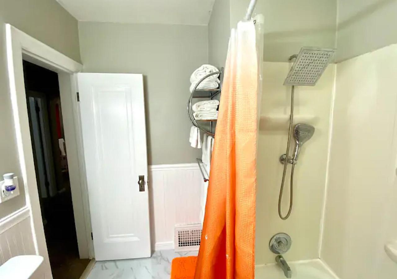 La Naranja Retreat - Cozy Duplex Near Downtown With Parking, 300 Mb Wifi & Self Check In Villa Cleveland Exterior foto